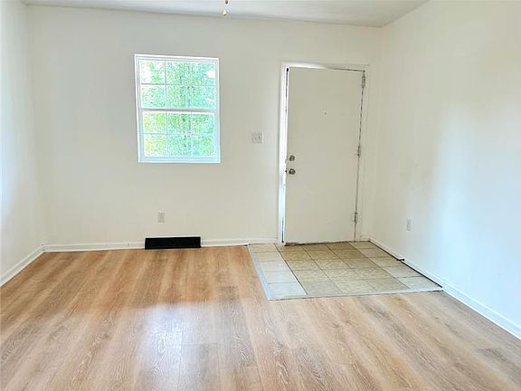2nd image of 1441 Maryland Ave #1
