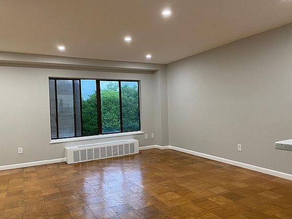 4th image of 6001 Arlington Blvd APT 409