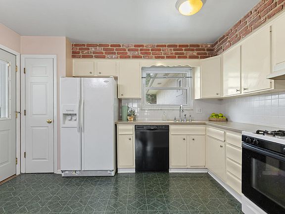 5th image of 457 Baywood Pl