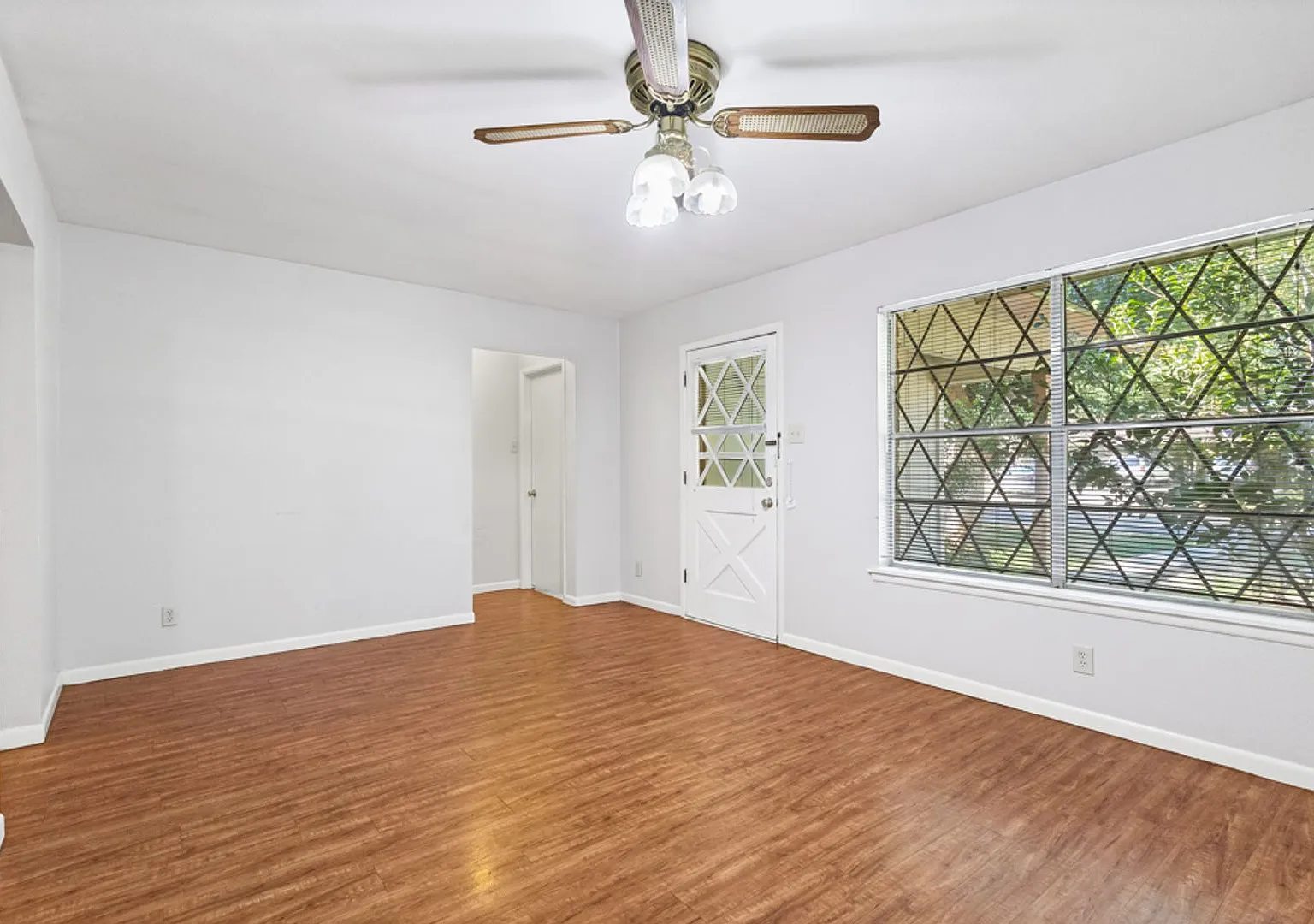 Spacious 3BR Duplex Less Than 1 Mile from Texas State University — Photo 4