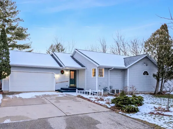1039 Saddle Ridge, Portage, WI 53901