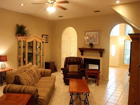 4th image of 28252 McLelland Dr