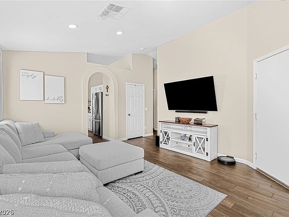 5th image of 2422 Morocco Ave