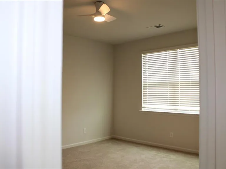 102 Fremont Ln — Photo 6