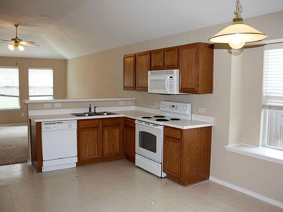4th image of 12105 Thicket Bend Dr