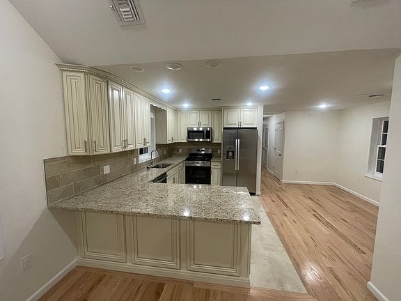 3rd image of 26 Stuyvesant Ave APT 2
