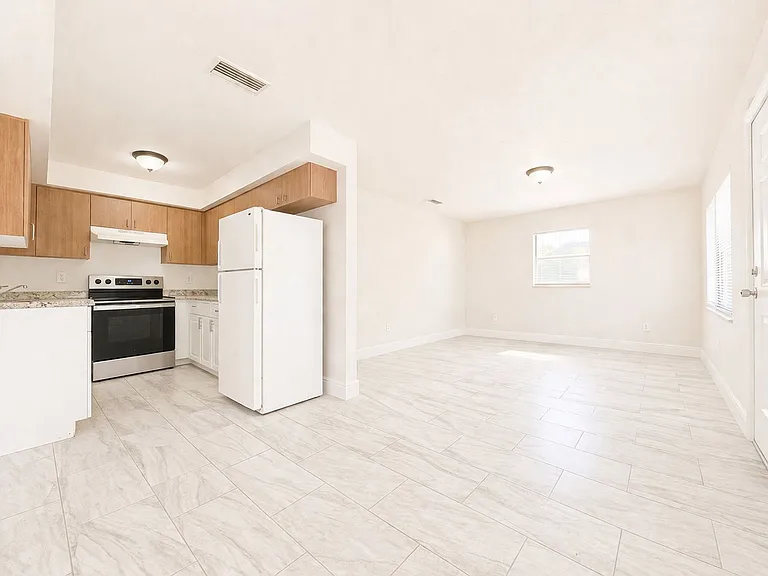 3425 South St — Photo 3