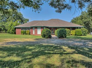 937 County Road 1205, Savoy, TX 75479