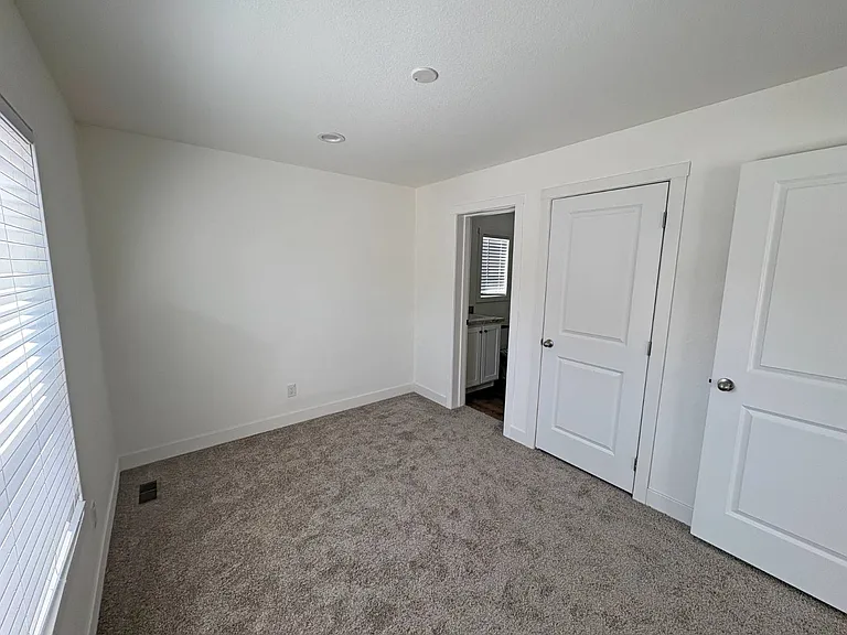 1700 State St #10 — Photo 9