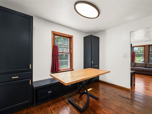 15th image of 809 BURLAND STREET