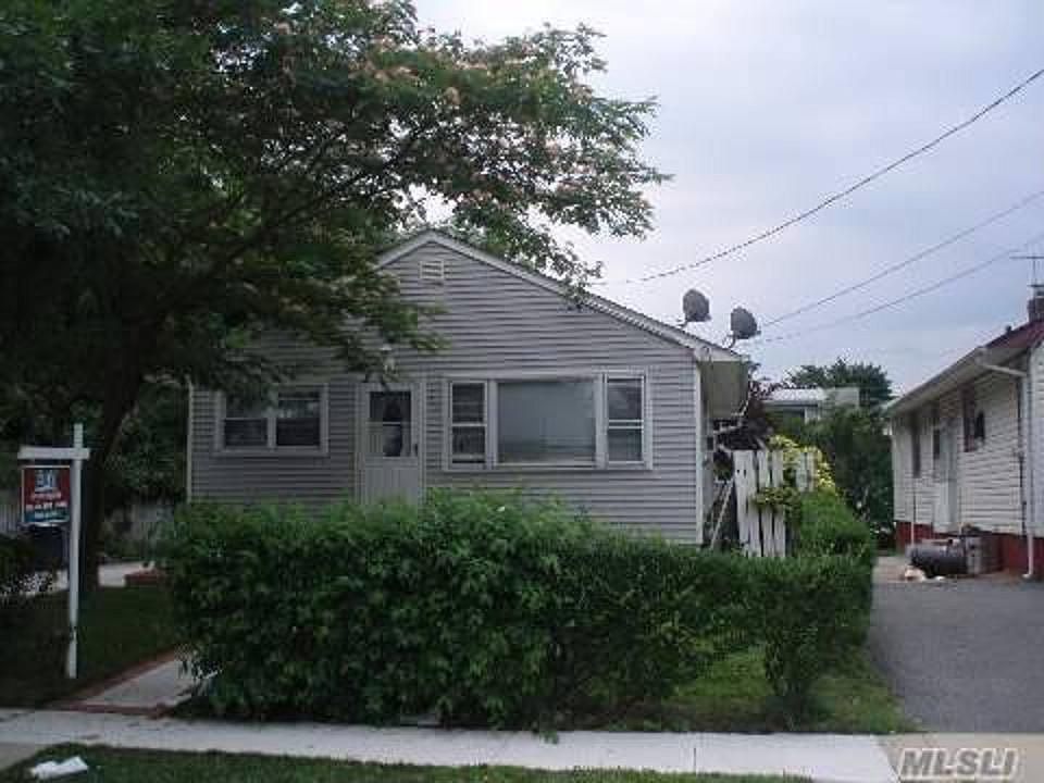 1st image of 32 Whitson St