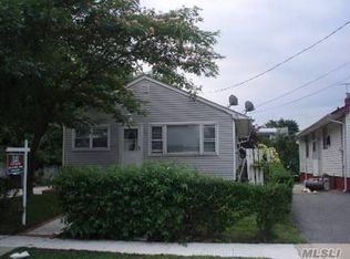 32 Whitson St, Hempstead, NY 11550