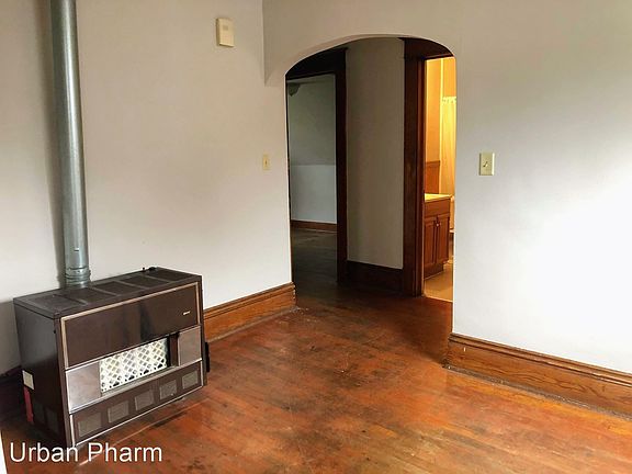 2nd image of 601 Leonard St NE #2