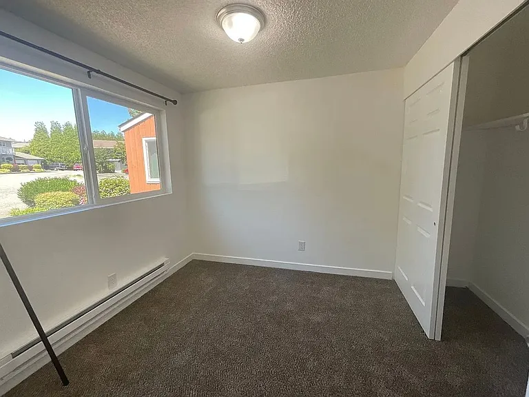 2161 Eastview Pl — Photo 10