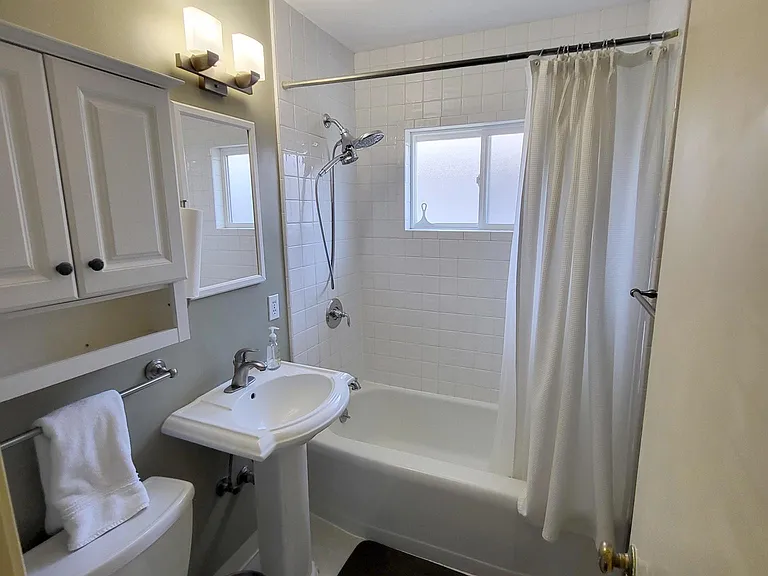 1350 Hoover St #4 — Photo 9