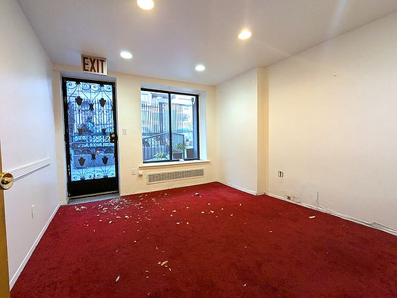3rd image of 212 W 71st St #1A