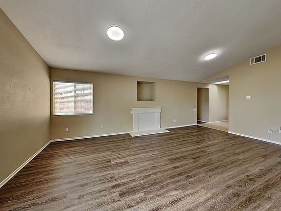 4th image of 1059 W Sunbrook Dr