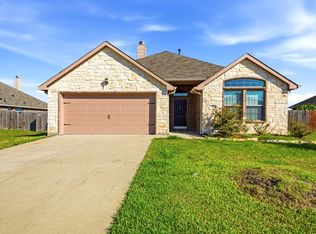 801 Long Prairie Dr, Royse City, TX 75189