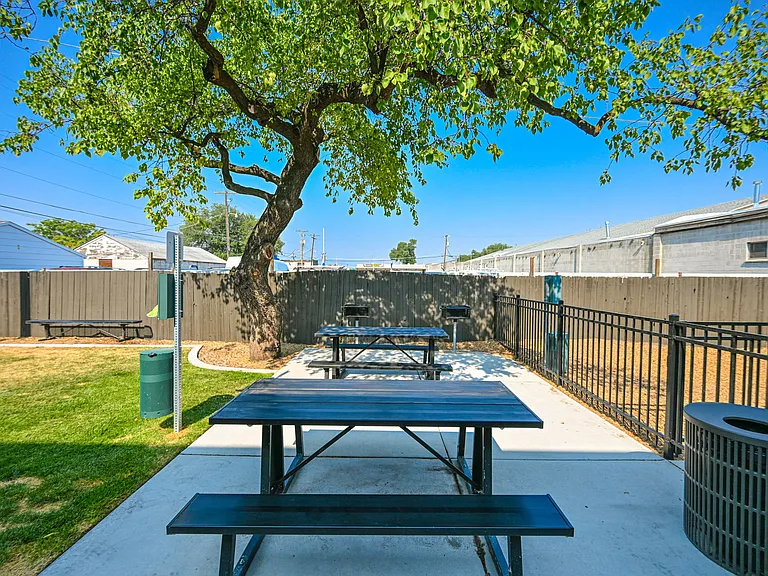 Townhouse Court — Photo 17