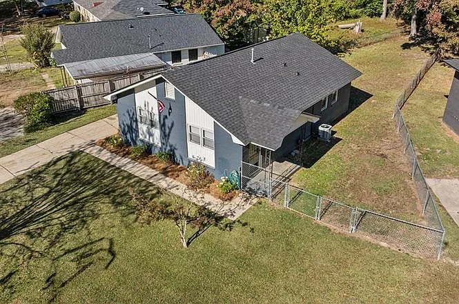 2369 Gurley Dr — Photo 3