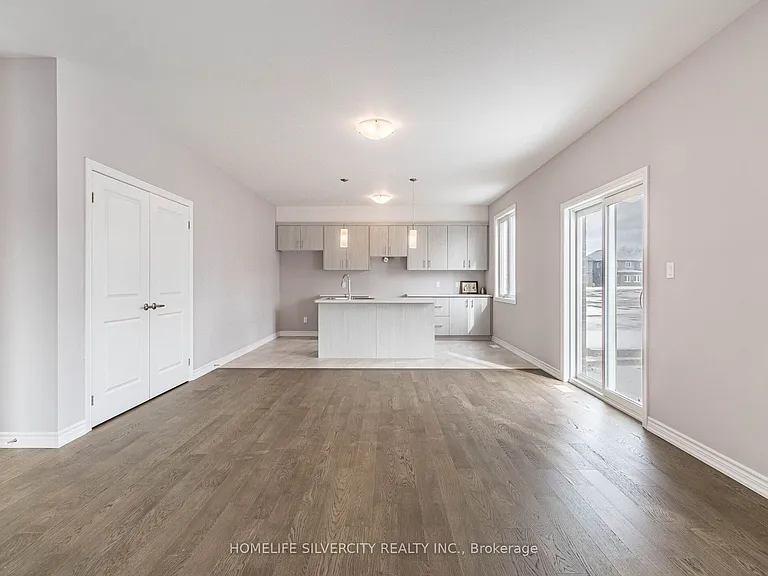 215 Southworth St N — Photo 11