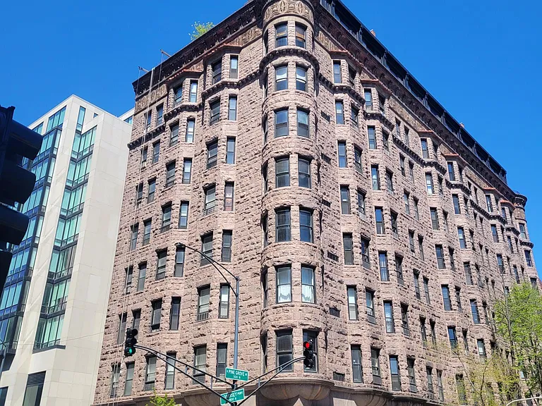 2800 N Pine Grove Ave #6L — Photo 1