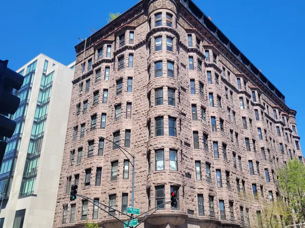 2800 N Pine Grove Ave, Chicago, IL