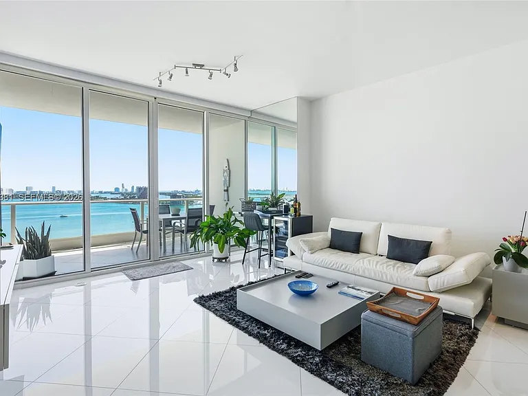 2020 N Bayshore Dr #1908 — Photo 2