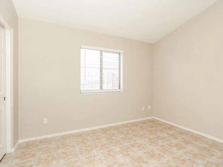 306 N Wildrose — Photo 12