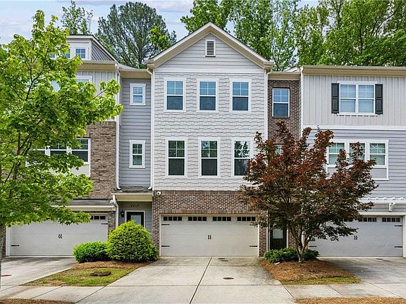 2nd image of 2817 White Oak Ln