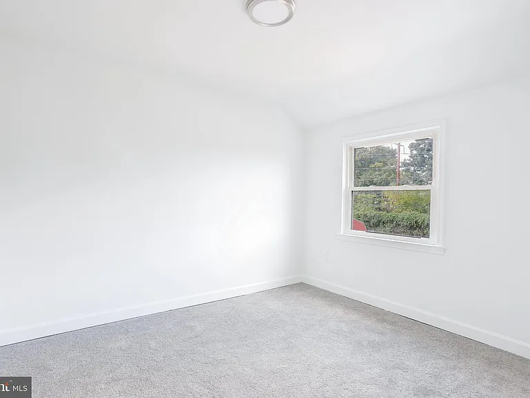 1046 Middlesex Rd — Photo 13