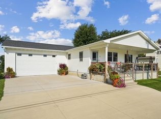 713 6th Ave NE, Independence, IA 50644