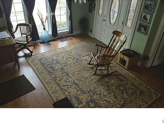 4th image of 204 S 2nd St