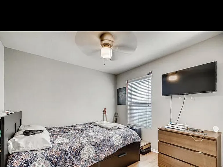 10715 Noble Cyn — Photo 12