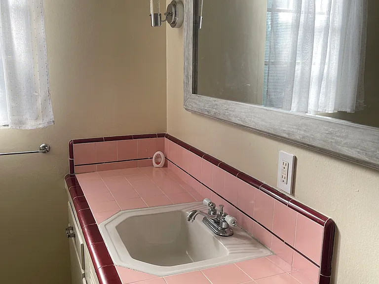 1431 N Allen Ave — Photo 21