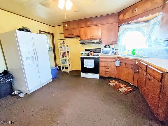 4th image of 3644 W 47th St