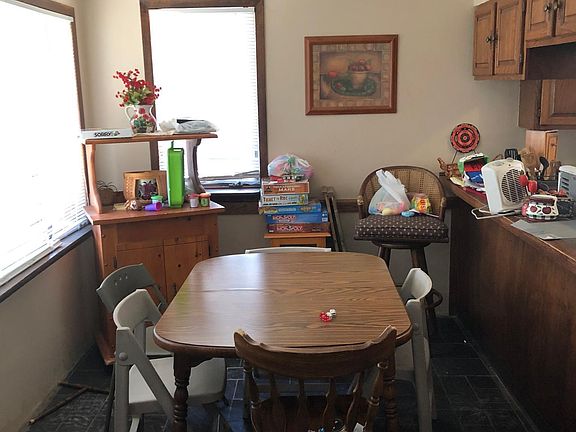 Eat in kitchen area