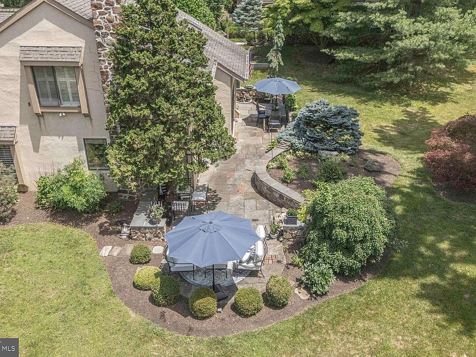 1st image of 8 Sugar Knoll Dr