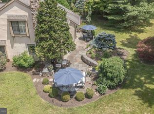 8 Sugar Knoll Dr, Devon, PA 19333