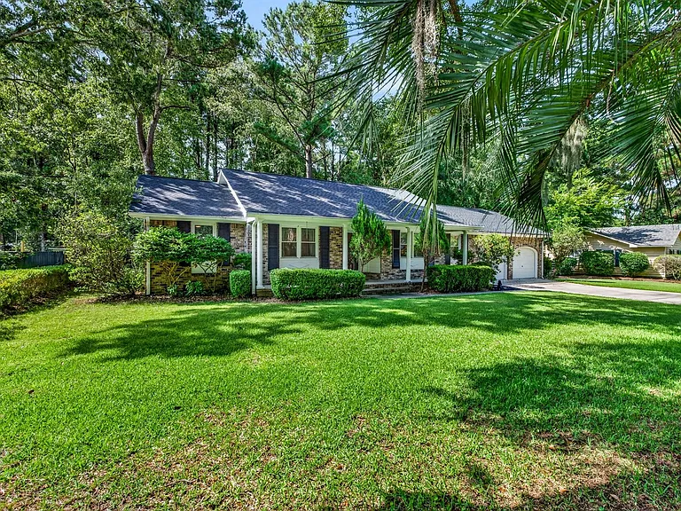 1037 Law Ln — Photo 4