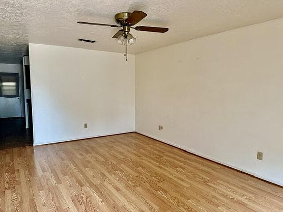 2nd image of 309 N Zavalla St