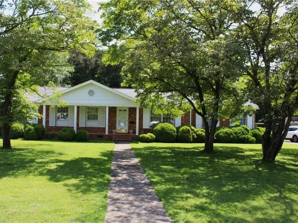 2071 Meadow Ln, Graham, NC 27253