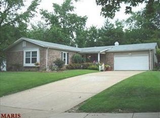 12924 Partridge Run Dr, Florissant, MO 63033