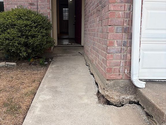 5th image of 621 Dayton Rd