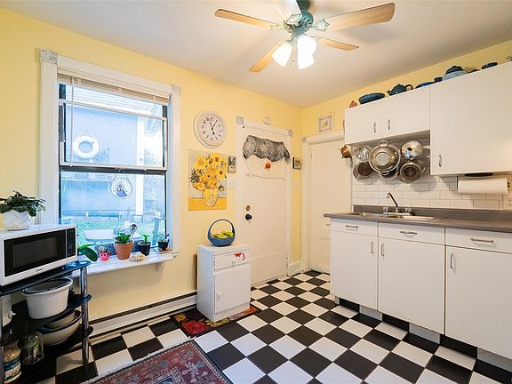 5th image of 660 Albert St