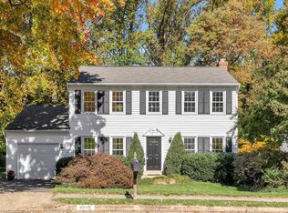 9826 Five Oaks Rd, Fairfax, VA 22031