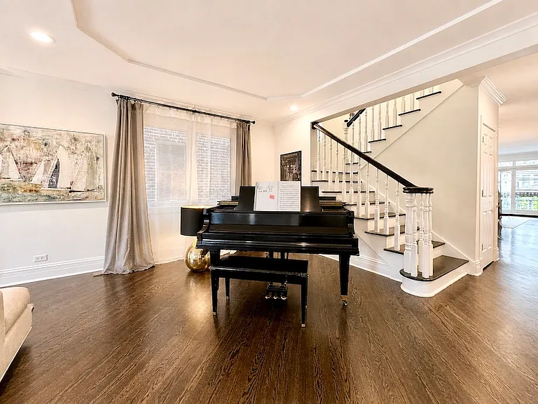 4444 N Winchester Ave — Photo 16