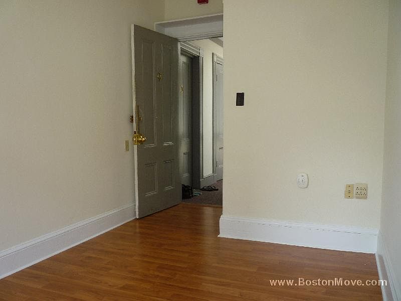 2nd image of 271 Newbury St APT 8