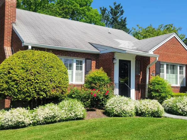 607 Upland Pl, Alexandria, VA 22301