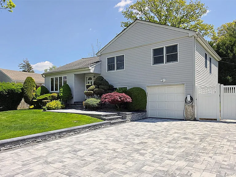 110 Briarwood Ln — Photo 3